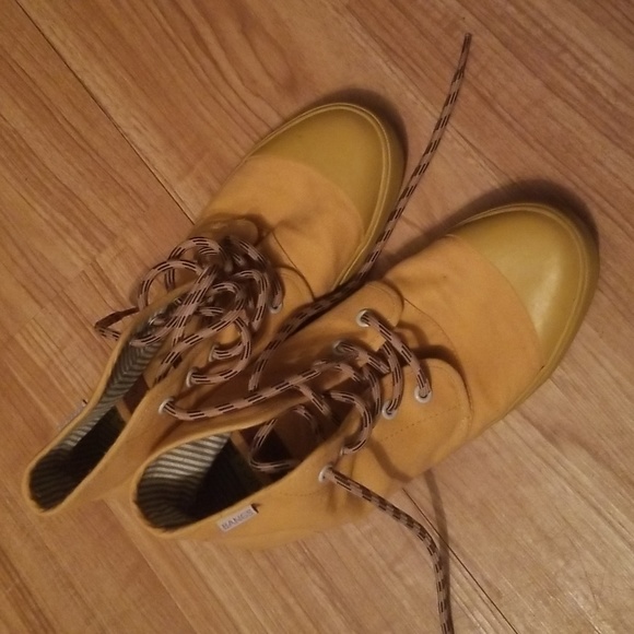 Bangs Shoes - Gold Color, Men's Size 6.5, Womens Size 8....Great Condition!! - Picture 4 of 5